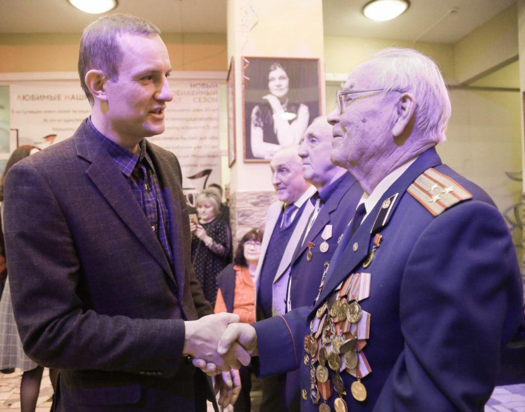 ������� ������� ������ ��������� ��������� � 30-������ ������ ��������� ����� �� �����������